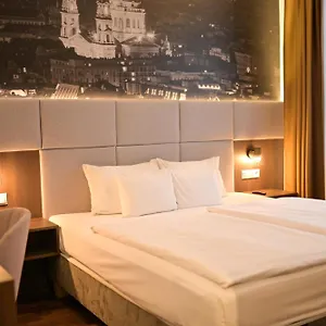 12 Revay Отель